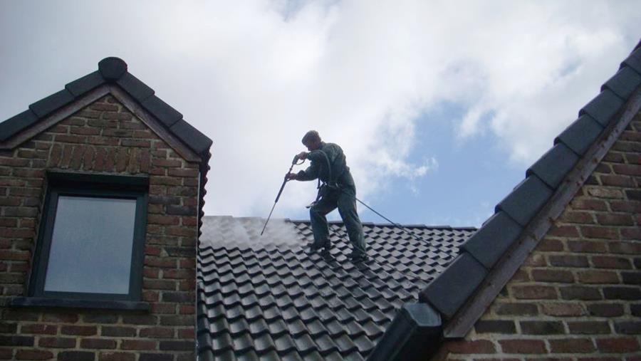 Comment entretenir votre toit en pente?
