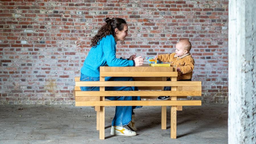 Table de tête-à-tête avec sièges réglables