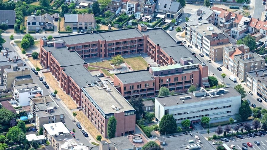 L’ancien Centre des Finances de Bruges entame sa reconversion en quartier urbain hybride