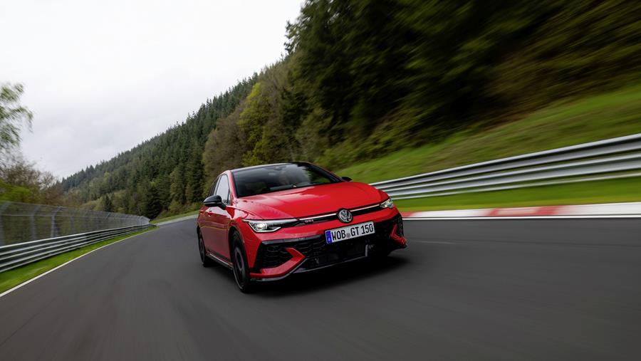 Saloneffect stuwt auto-inschrijvingen in maart