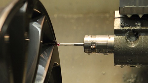 RECOURS AUX PALPEURS SUR MACHINES-OUTILS POUR DE LA MÉTROLOGIE DE PRÉCISION DANS L’INDUSTRIE DES JANTES FORGÉES ET CHÂSSIS POUR AUTOMOBILE