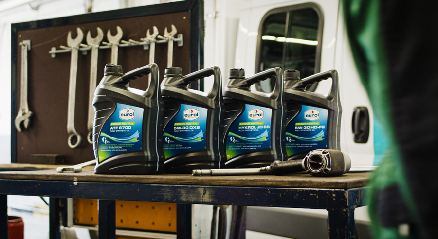 Eurol zet de standaard met CO2-neutrale smeermiddelen