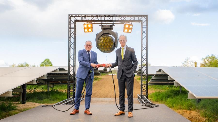 Roularta inaugure un parc solaire comprenant près de 3 000 panneaux solaires